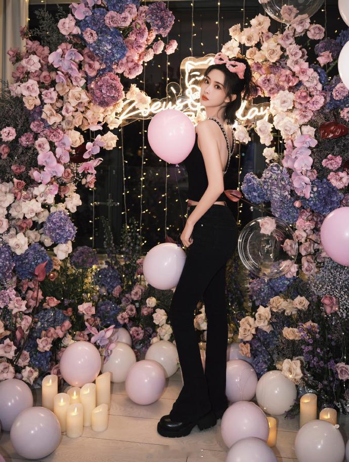 孟子义迟来的生日照  孟子义猜猜这个是什么时候拍的呀  当孟子义以昭昭喵喵的身份