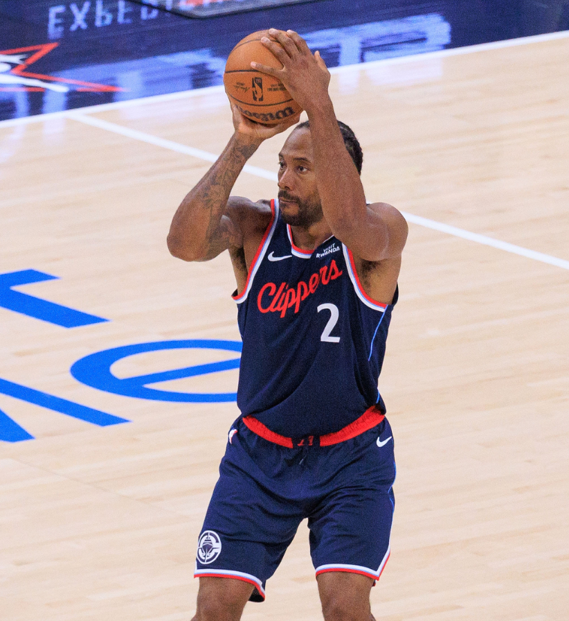 NBA常规赛，快船半场63-57领先公牛。伦纳德次节5中1仅得4分，上半场出战1