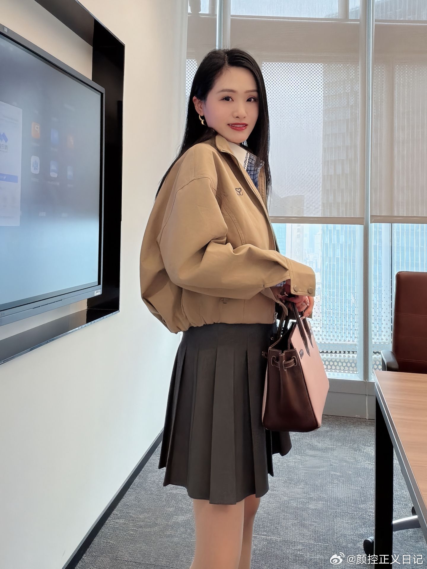 穿搭 办公室白领美女绘梦长廊