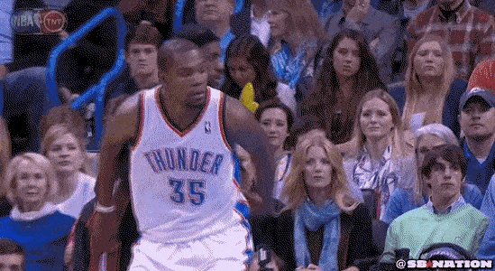 巅峰詹姆斯究竟是不是NBA联盟中力量最强的球员？
看了以下这个镜头之后不难发现，