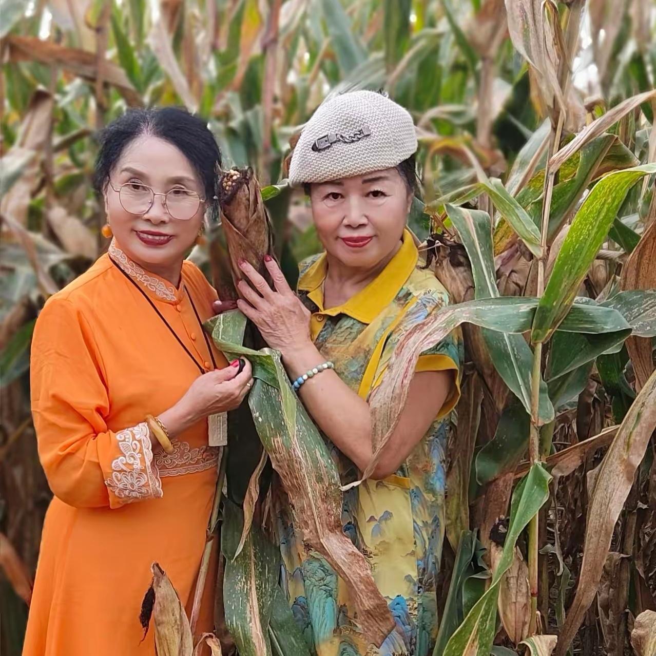 你能想象吗？中国大妈对拍照那可是痴迷到了一定境界！小时候或许没条件多拍照，如今逮
