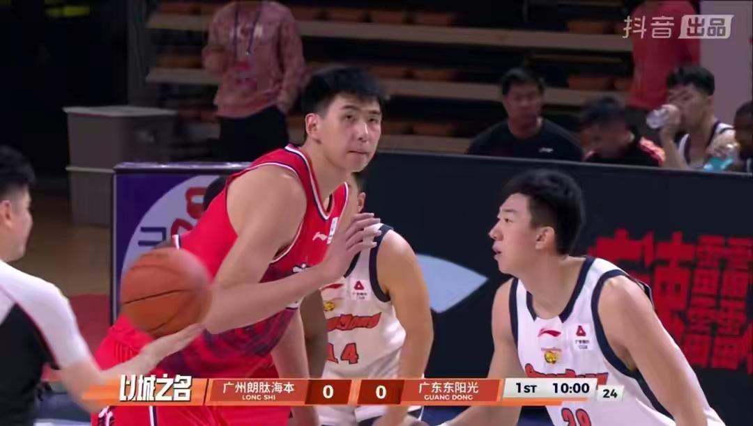 常规赛结束，徐昕在广州龙狮这一年，场均交出了11分8.3篮板1.8盖帽的数据，很