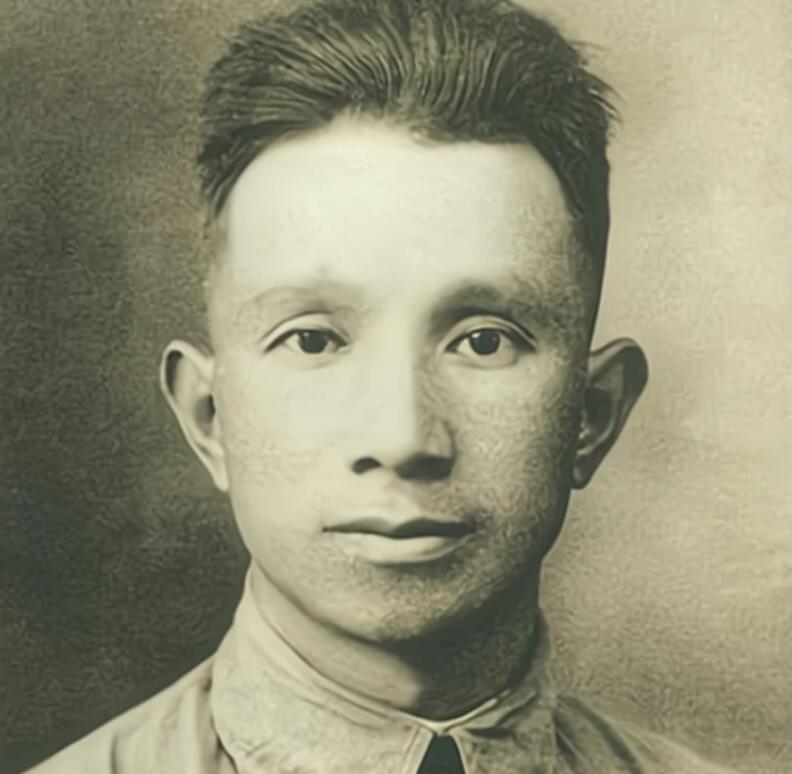 建国后粟裕为何遭遇挫折？陈赓曾劝道：古往今来，两种人很危险

粟裕是一位传奇的将