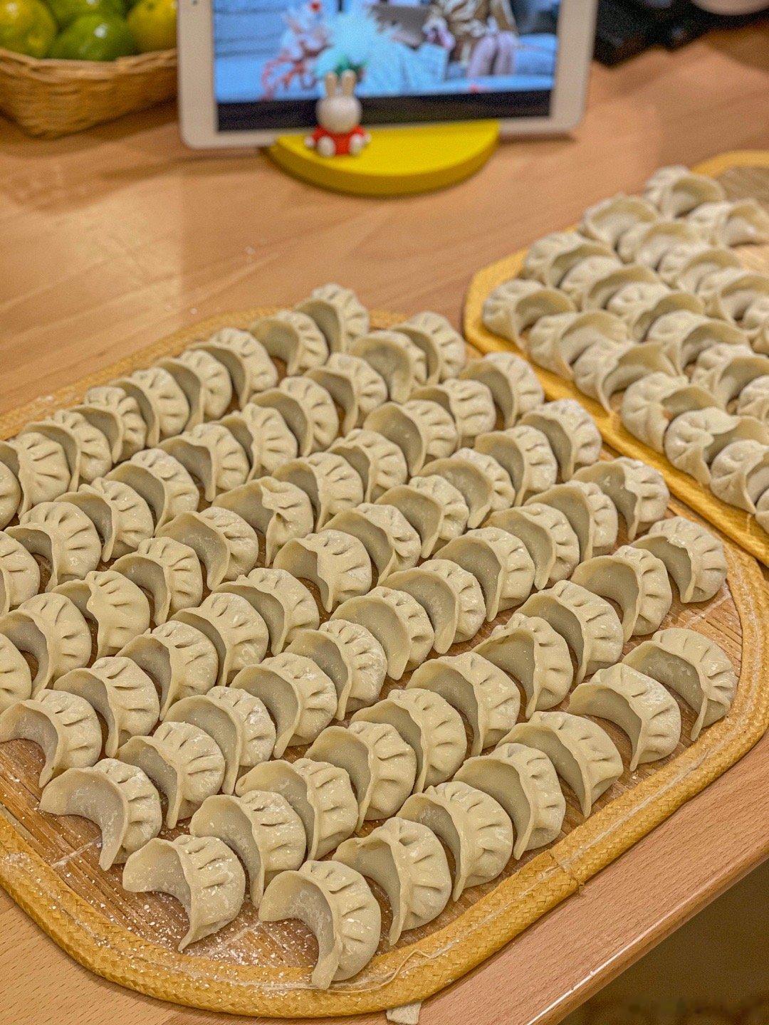 吃饱饱啦全家一起看中秋晚会（乔乔看动画片）[月亮代表我的心][月亮代表我的心][