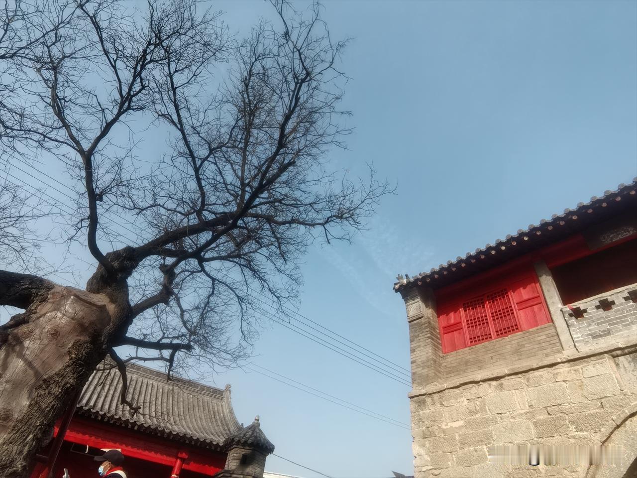 1、免费的东西最贵。
商场试吃，你觉着占了便宜，人家算准你吃了就得买。亲戚送特产