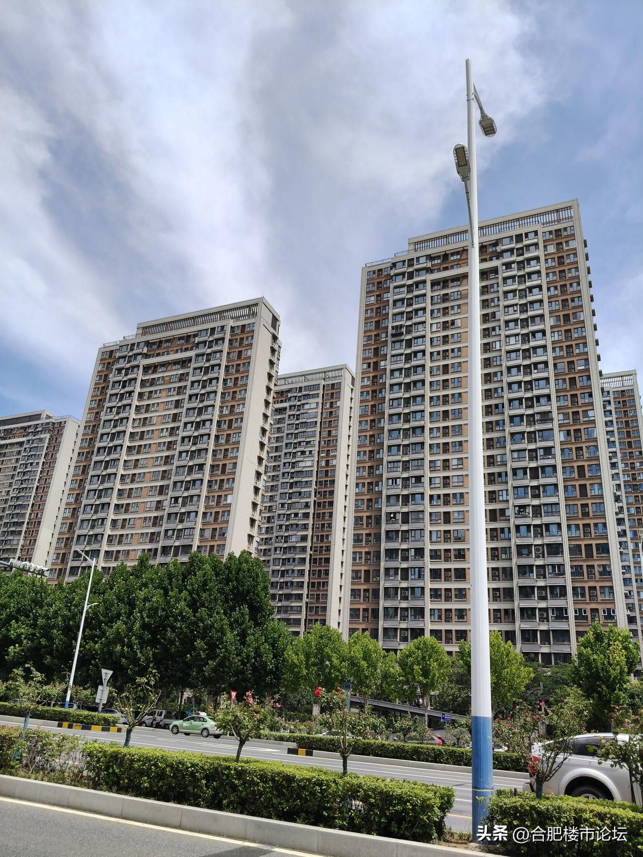 以前建房子是建几十层，现在就建几层就封顶了。
大高层后面的问题会越来越凸显，现在