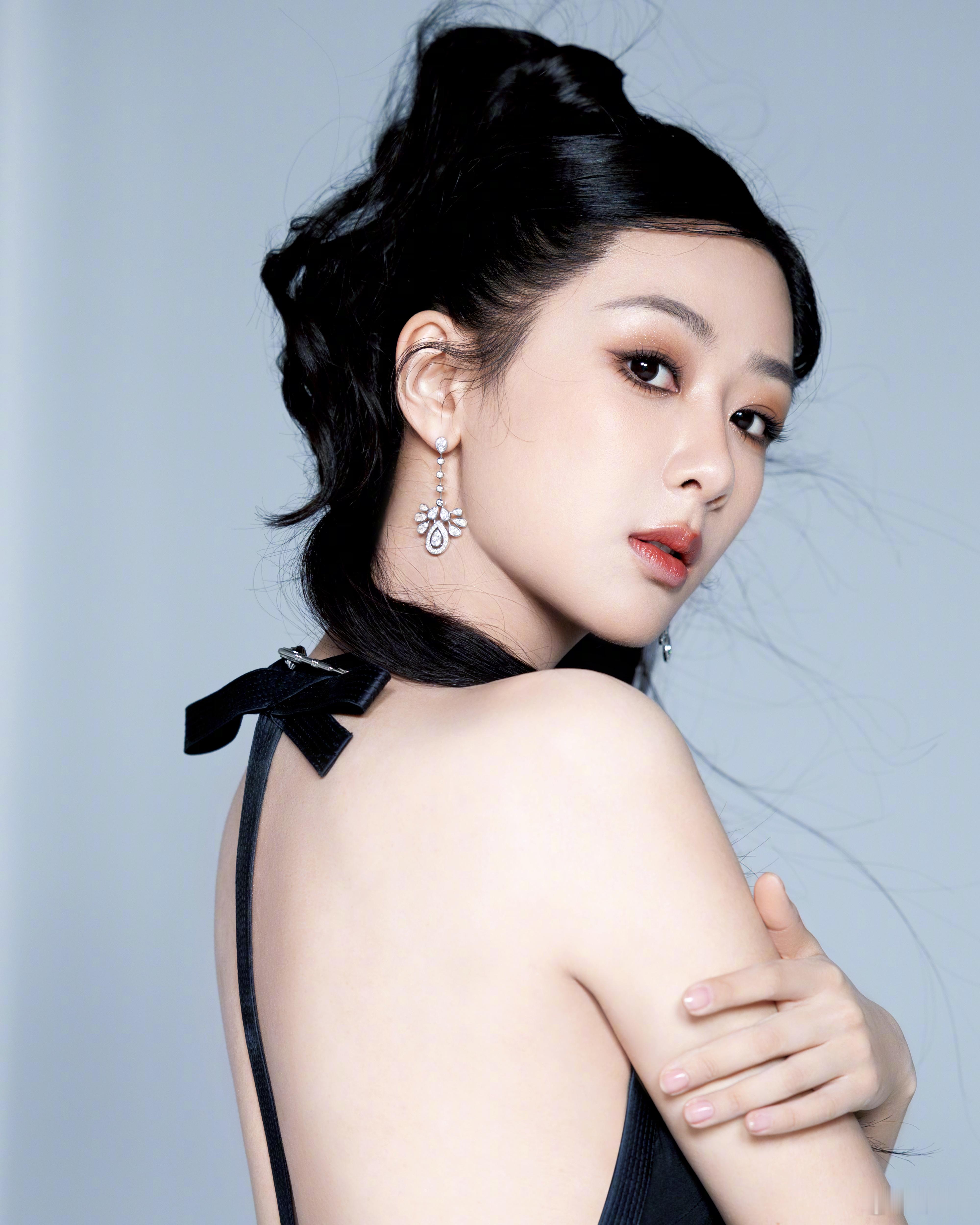 如此明媚的女子！你心动了吗？​​​