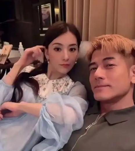 2月26日，郭富城的妻子方媛发文，声称【自己刚到米兰机场就遭到了抢劫】。
 
方