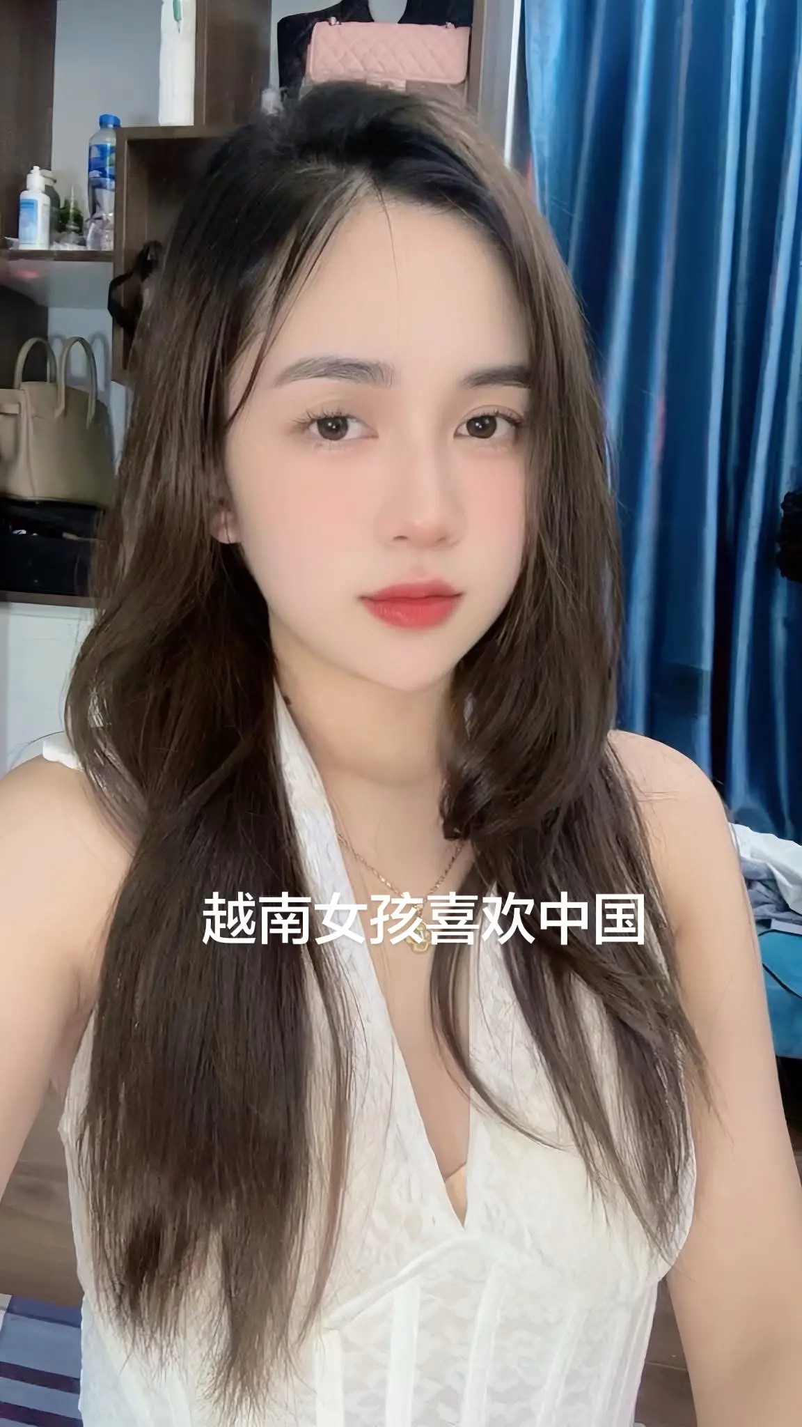 甜妹穿搭随意拍 我不只一面穿搭 做作女孩拍照系列 白羊座女孩可甜可酷可...