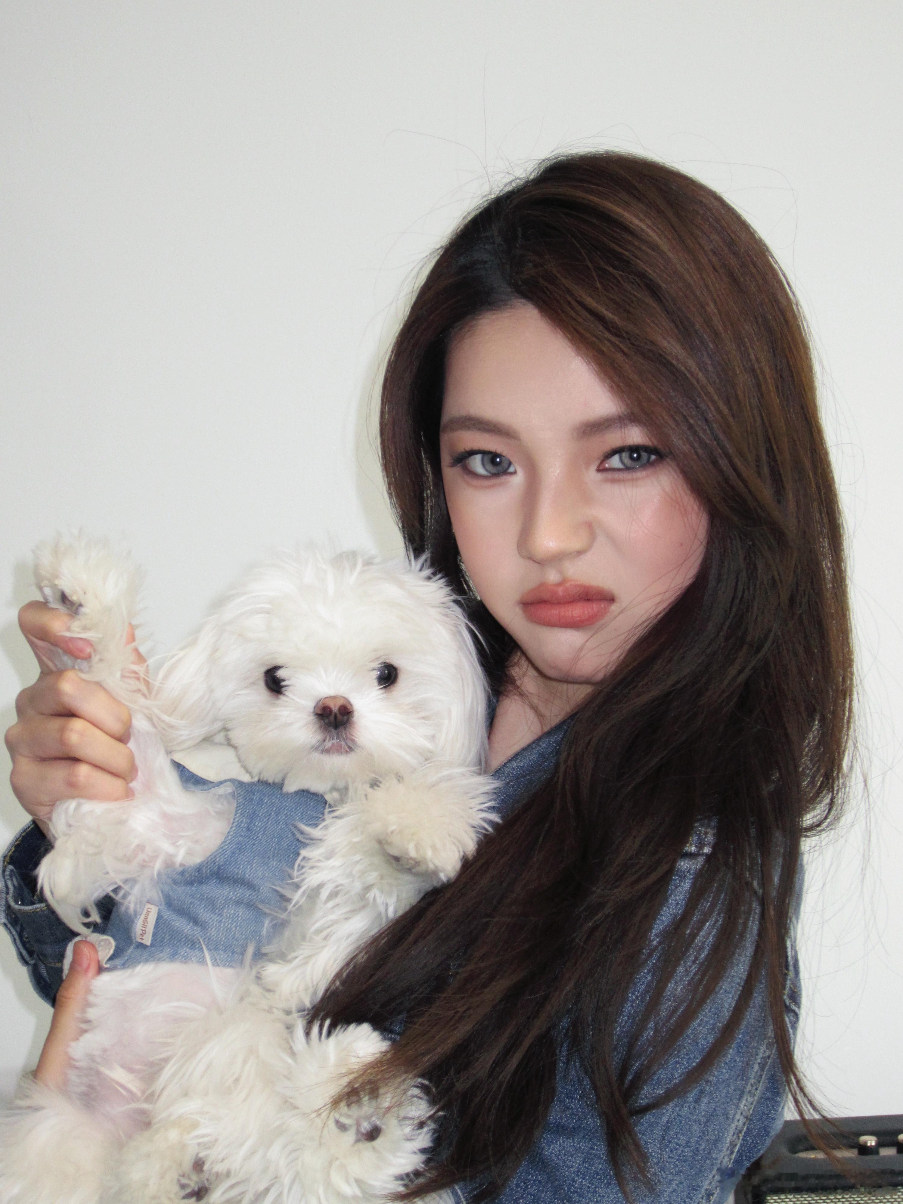 化了个很不像自己的妆(觉得美瞳的原因)最后把美瞳摘掉咯[二哈] ​​​