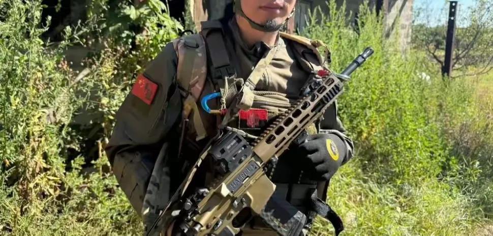 装甲尼禄好像去乌克兰参战了。有人说他是摆拍骗流量，我也希望他是摆拍骗流量。

为