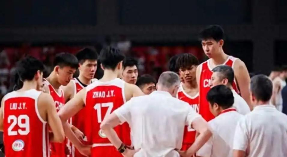 锁定目标，全力冲刺！中国男篮与日本队的世预赛是一次突破瓶颈的关键之战。面对日本队