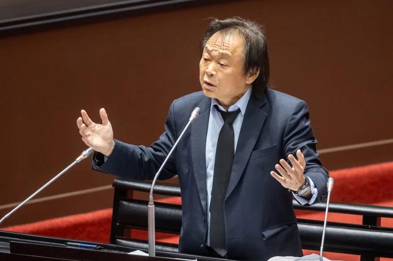 对于野党联合“弹劾”赖清德，民进党“立委”王世坚今天受访时，直言确实是过了，朝野