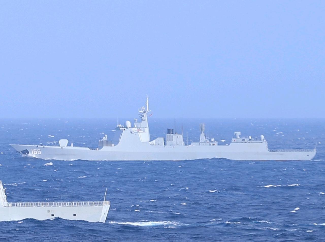 渭南跟踪正常[吐舌][看]

新批次052D改渭南舰标准侧视图

还差铜川舰，盼