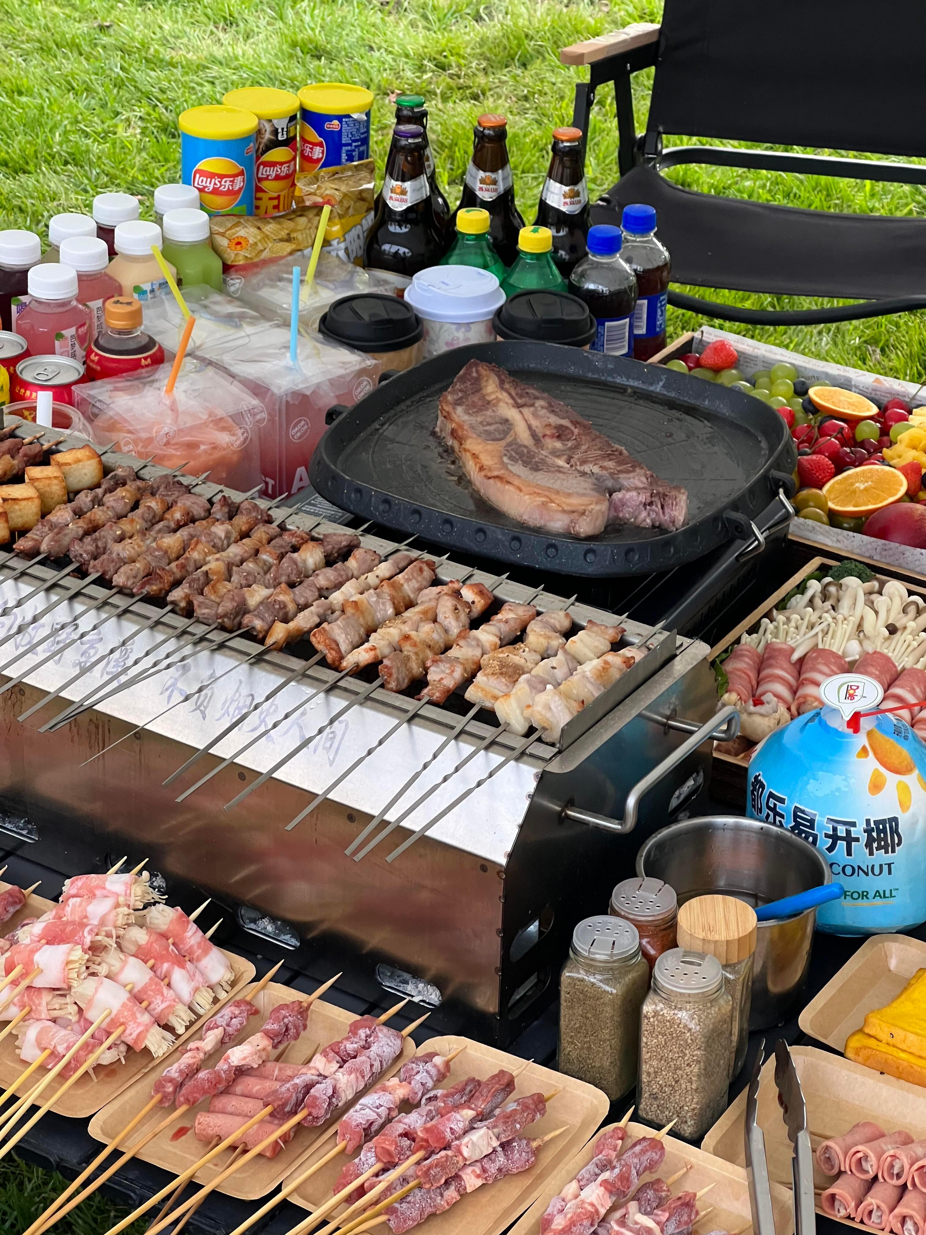 把烟火气和夏日浪漫,一起烤进风里。 