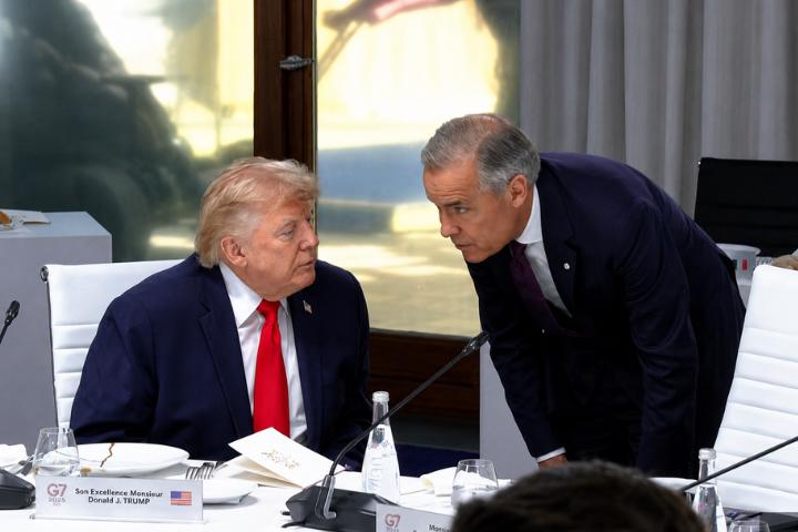 G7峰会麦克风意外收音：加拿大总理卡尼俯身与川普私聊中国电动车

加拿大总理卡尼