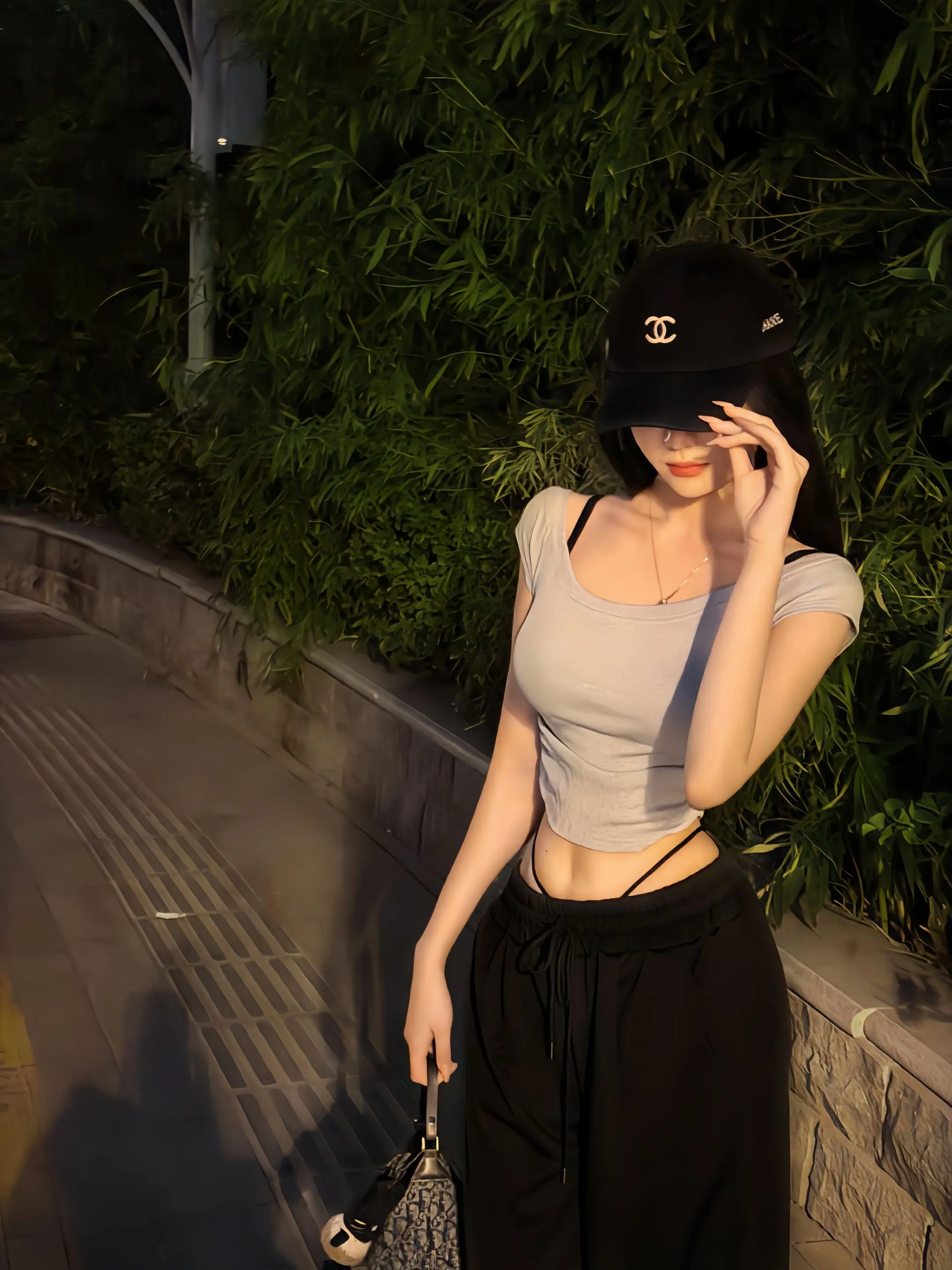 结婚的意义到底是什么呢，人民日报给出了满分回答。结婚不是拖垮彼此，而是...