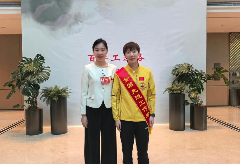 李晓霞和樊振东，还有王曼昱的合影，英姿飒爽，记忆涌现，人生又多了一个证书。
王曼