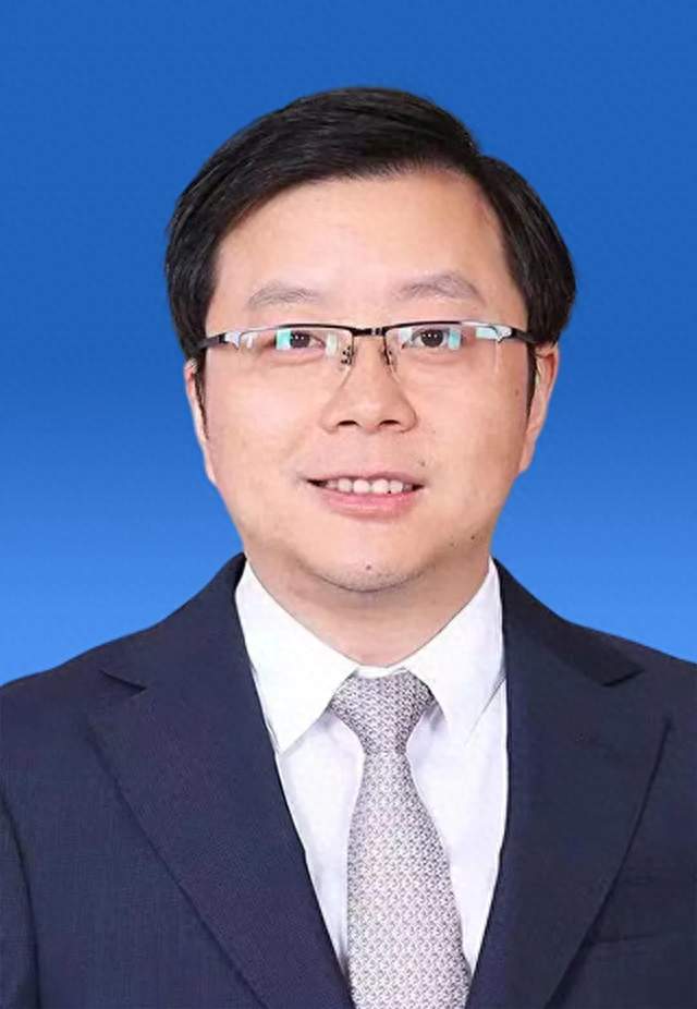 【中国大医生】全国著名肺癌治疗专家——东肿胸外科谭锋维 博士