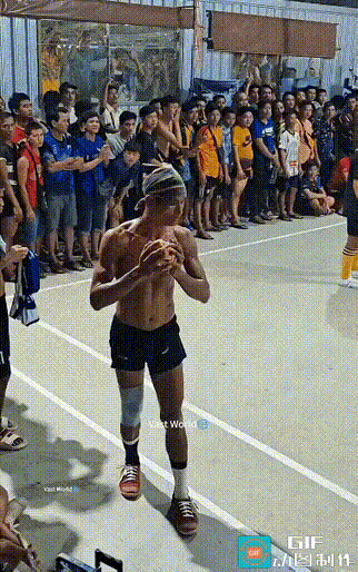 泰国的藤球比赛观赏性十足，这就是中国古代的蹴鞠。
我们已经不玩很久，泰国却把它传