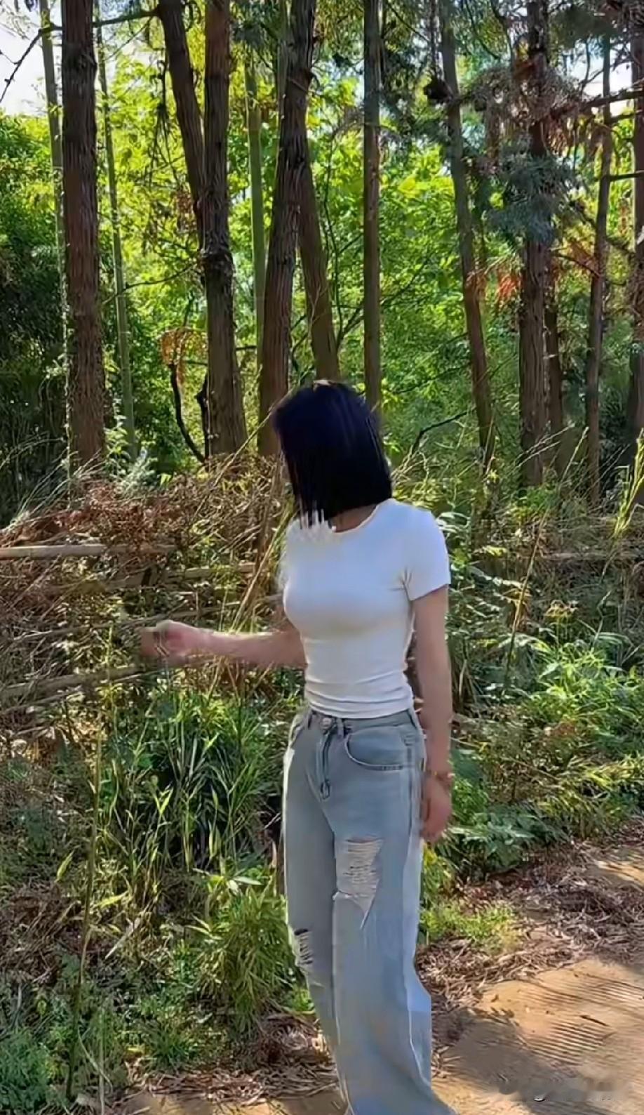 世间很多烦恼，都来源于执念。抓着已经逝去的事反复纠结，只会不断内耗自己。
凡事尽