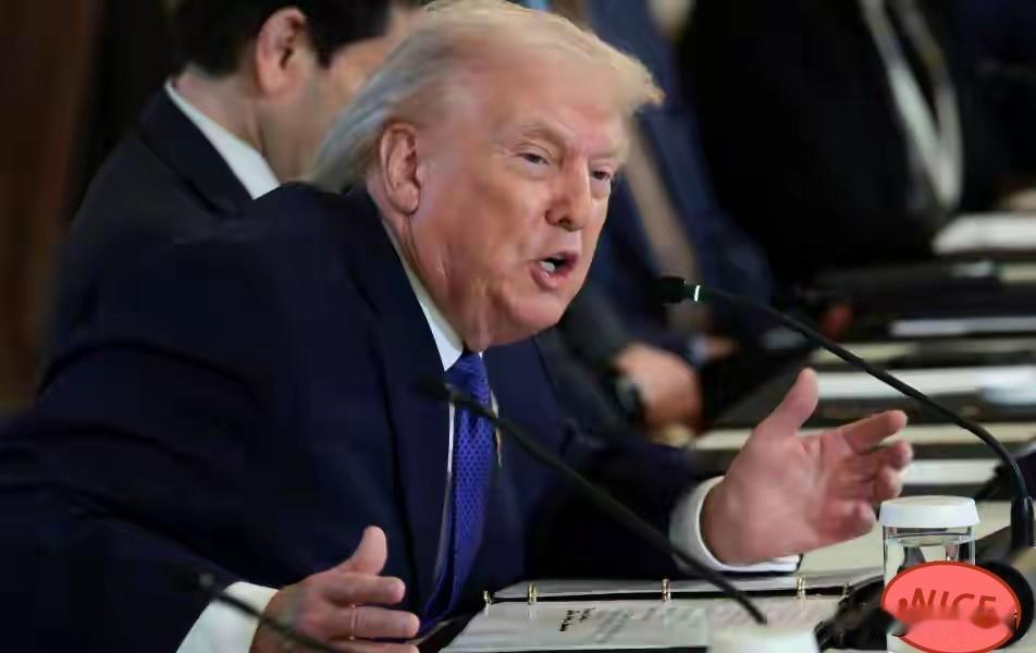 特朗普祭出25%关税大棒：和伊朗做生意，就别想和美国好好谈？
 
当地时间1月1