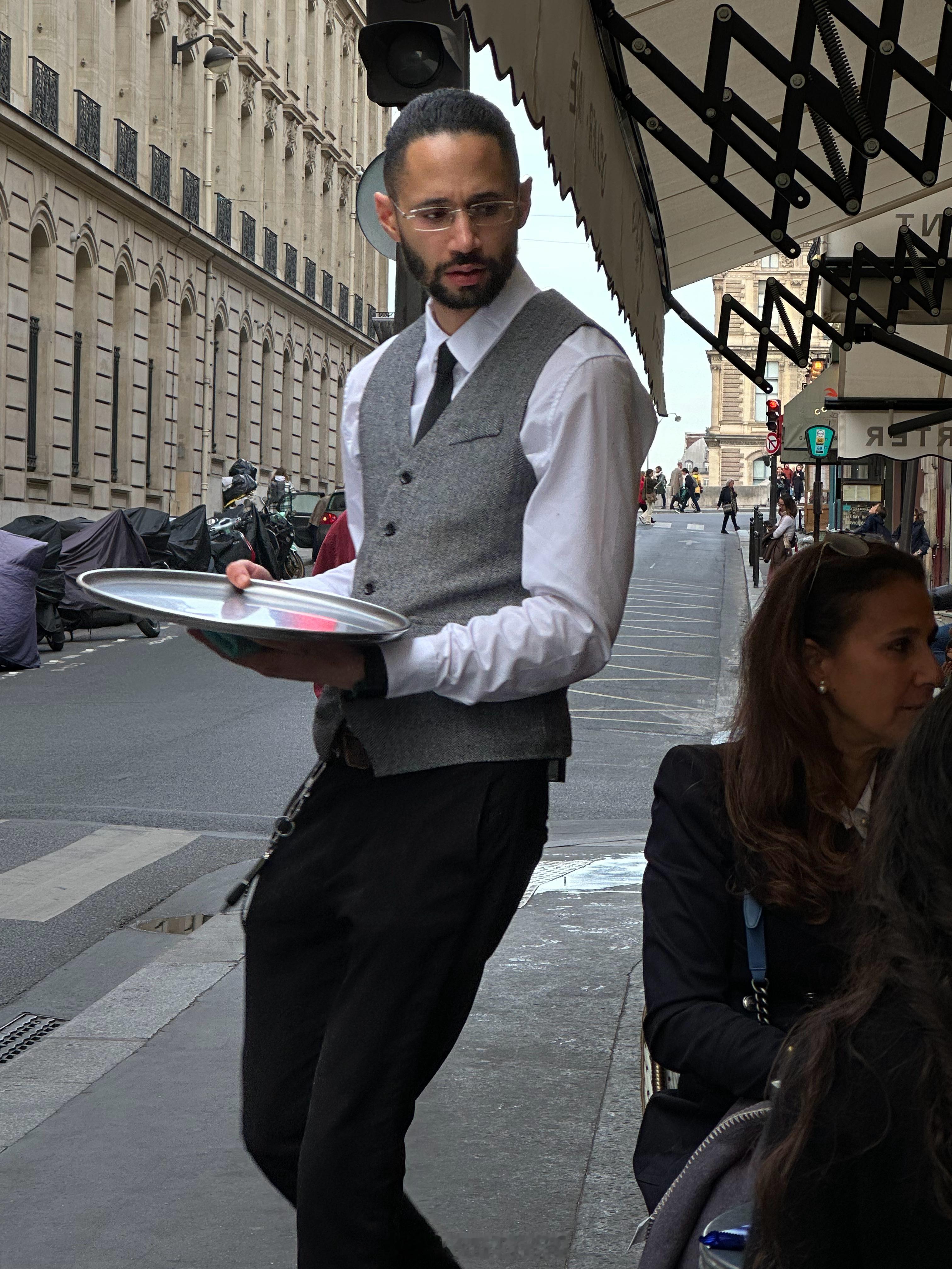 Capture Paris Moments. 