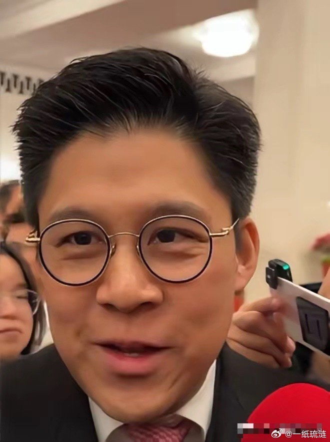 这几天刷新闻，看到有些“专家”的建议简直是脱离群众，看得人直摇头。但转头细看霍启