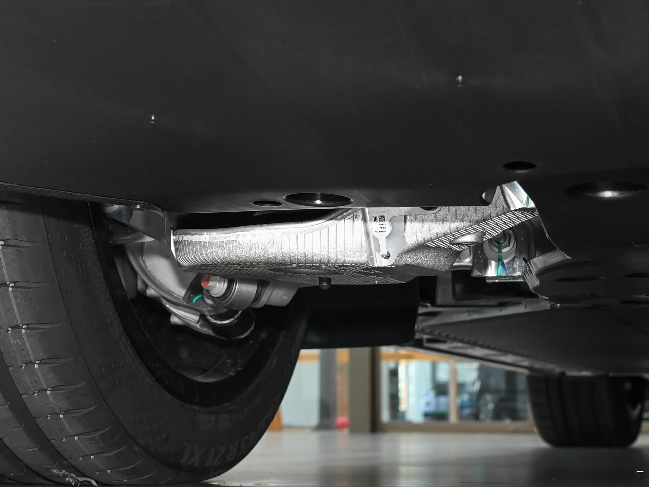 极氪老版本h臂（图1）与新款h臂的差别（后面三个分别是9X、26款009、26款