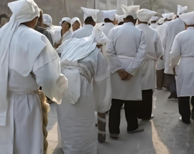 有人说：“20年后中国丧葬将会转变。很多独生子女对待死去的父母，基本上会转变为直