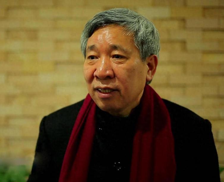 1981年底，提干失败的解放军阎连科办好退伍证后回了老家嵩县。就在火车要开的前几