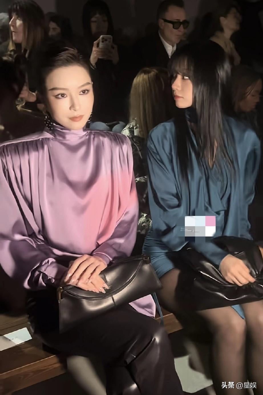 紫衣文咏珊坐，蓝衣佳人立。