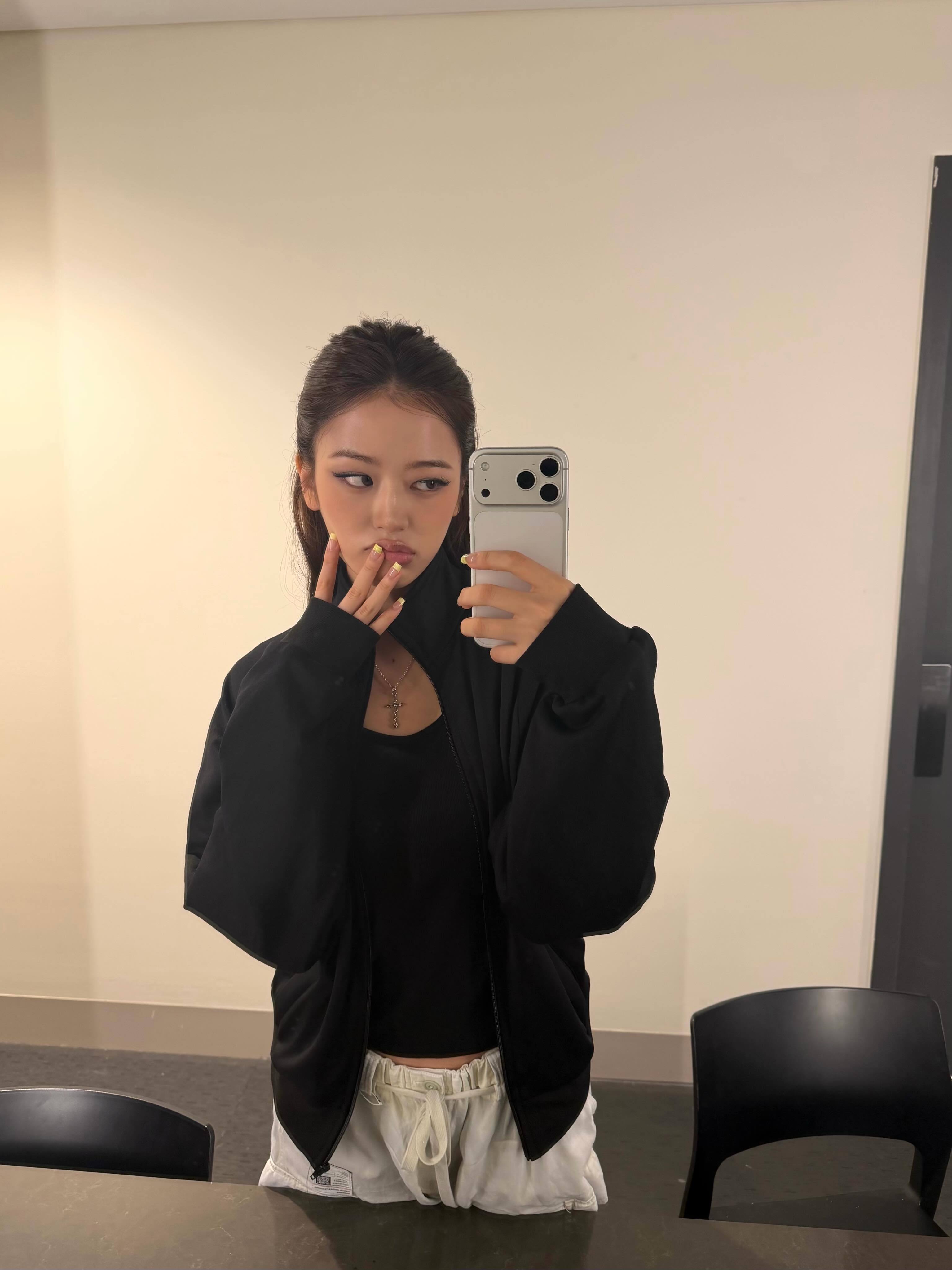 安宥真 INS更新🖤🤍 