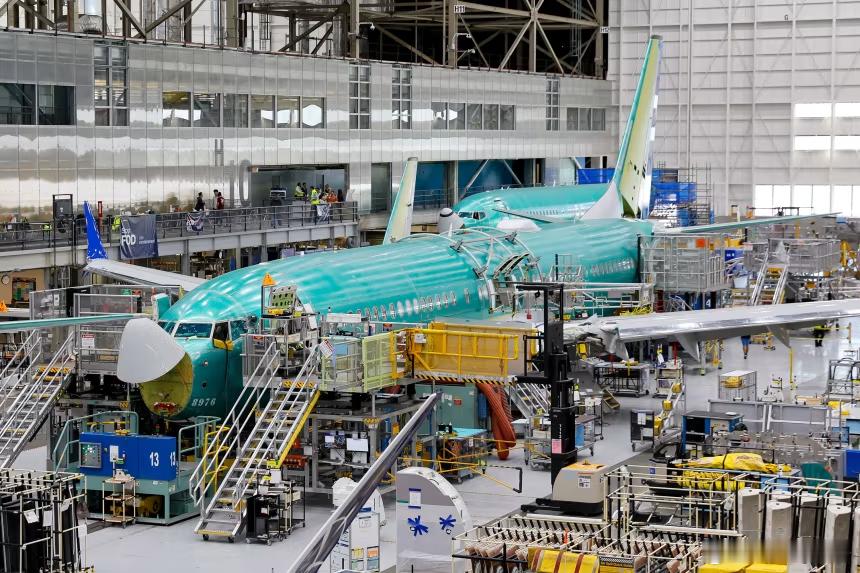 【美国当局下令检查数百架737 Max飞机是否存在裂纹】（CNN）美国联邦航空管