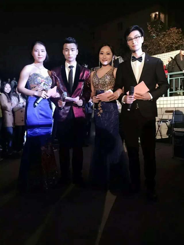 昨晚说给朋友串个主持～才突然想起来，自己大学的时候还主持过两届元旦晚会那会儿真是