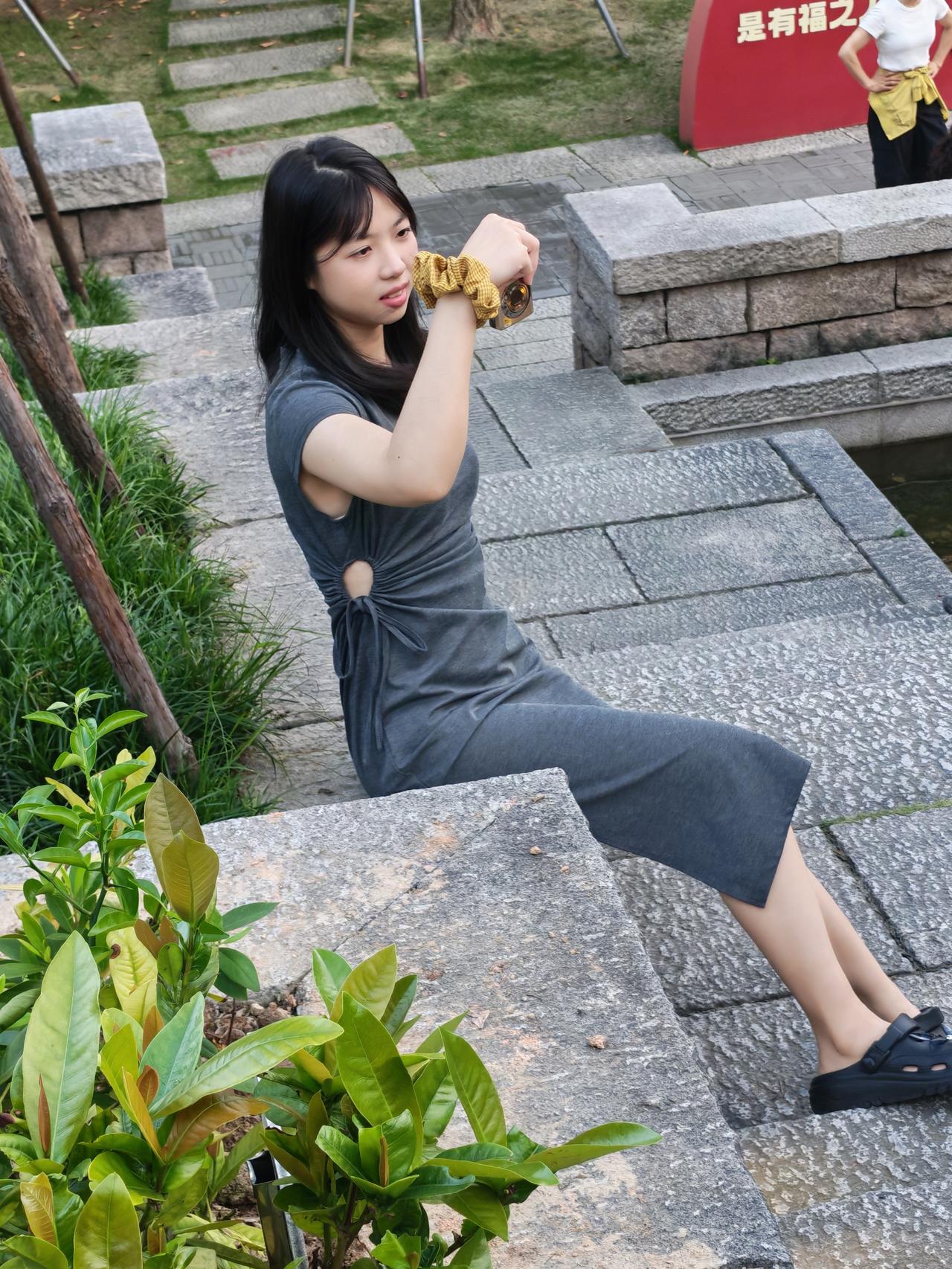 什么样的裙子穿起来显得腿长啊?