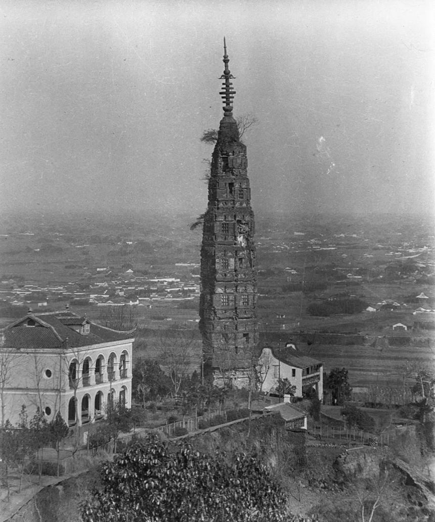 1917-1919年的杭州，西湖畔保俶塔，雷峰塔，岳王庙。  ——摄影:西德尼·