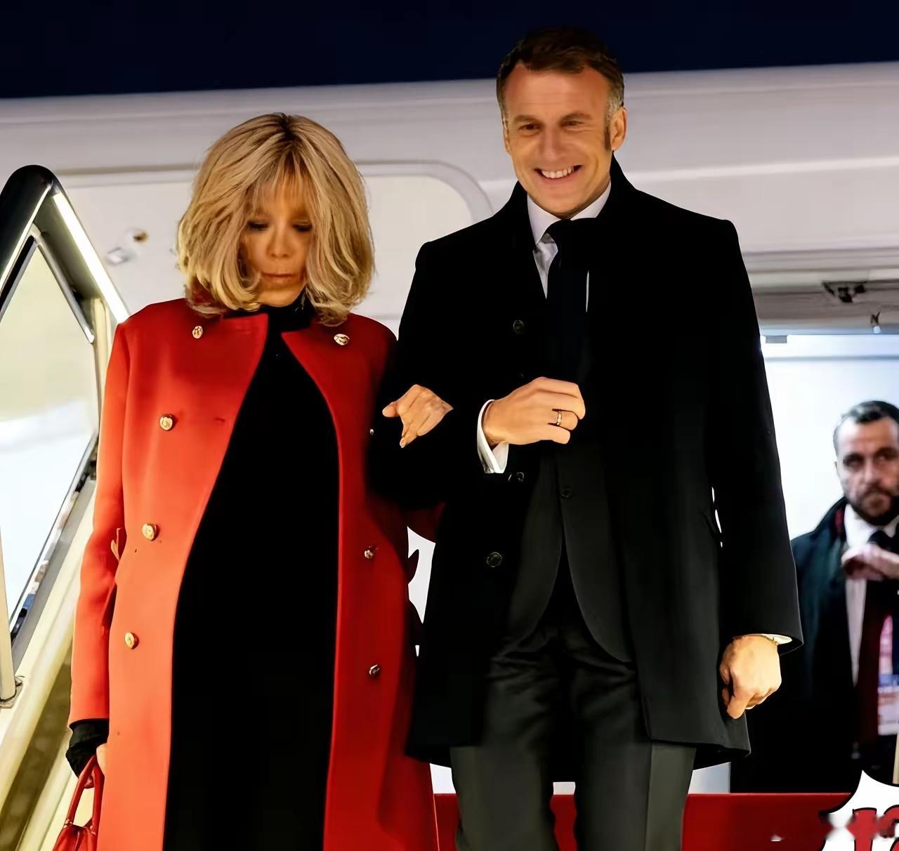 法国总统在成都晨跑马克龙这趟真没白来，大熊猫续上了，合作谈了，成都晨跑也体验了，