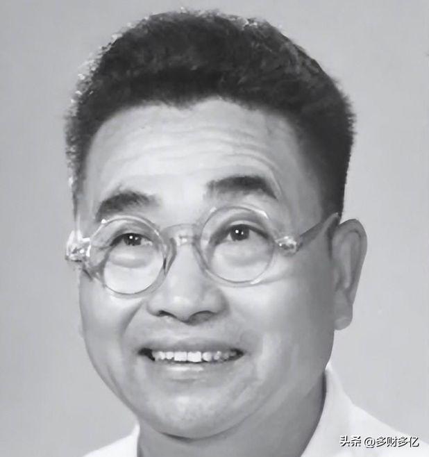 1939年八路军团长当众枪击特派员，本该重罚，伟人一句话保住他前程
 
1939