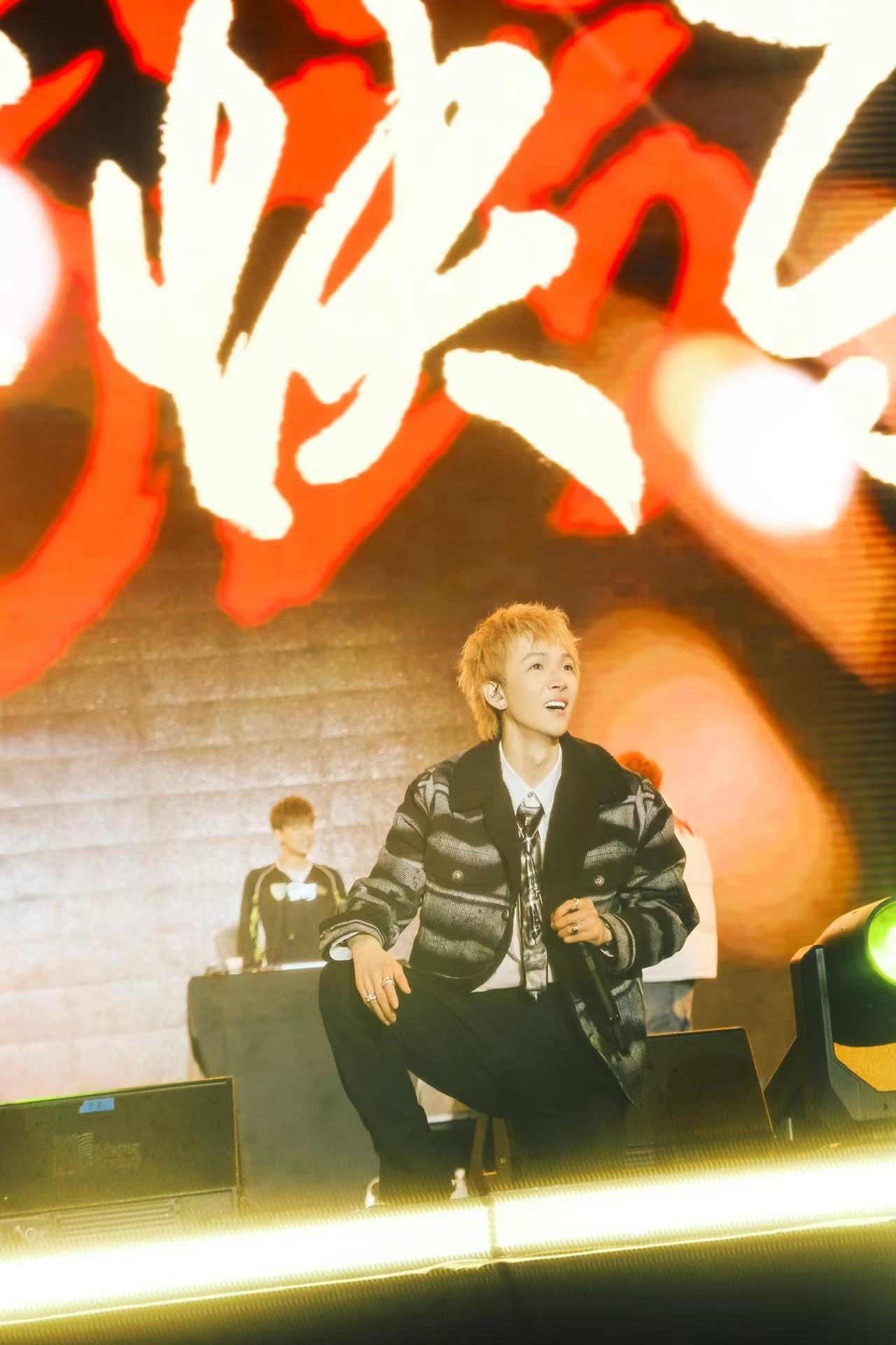 TizzyT跨年压轴连唱15首 连唱十五首！！天爷啊这还是人类文字嘛，创造Tiz