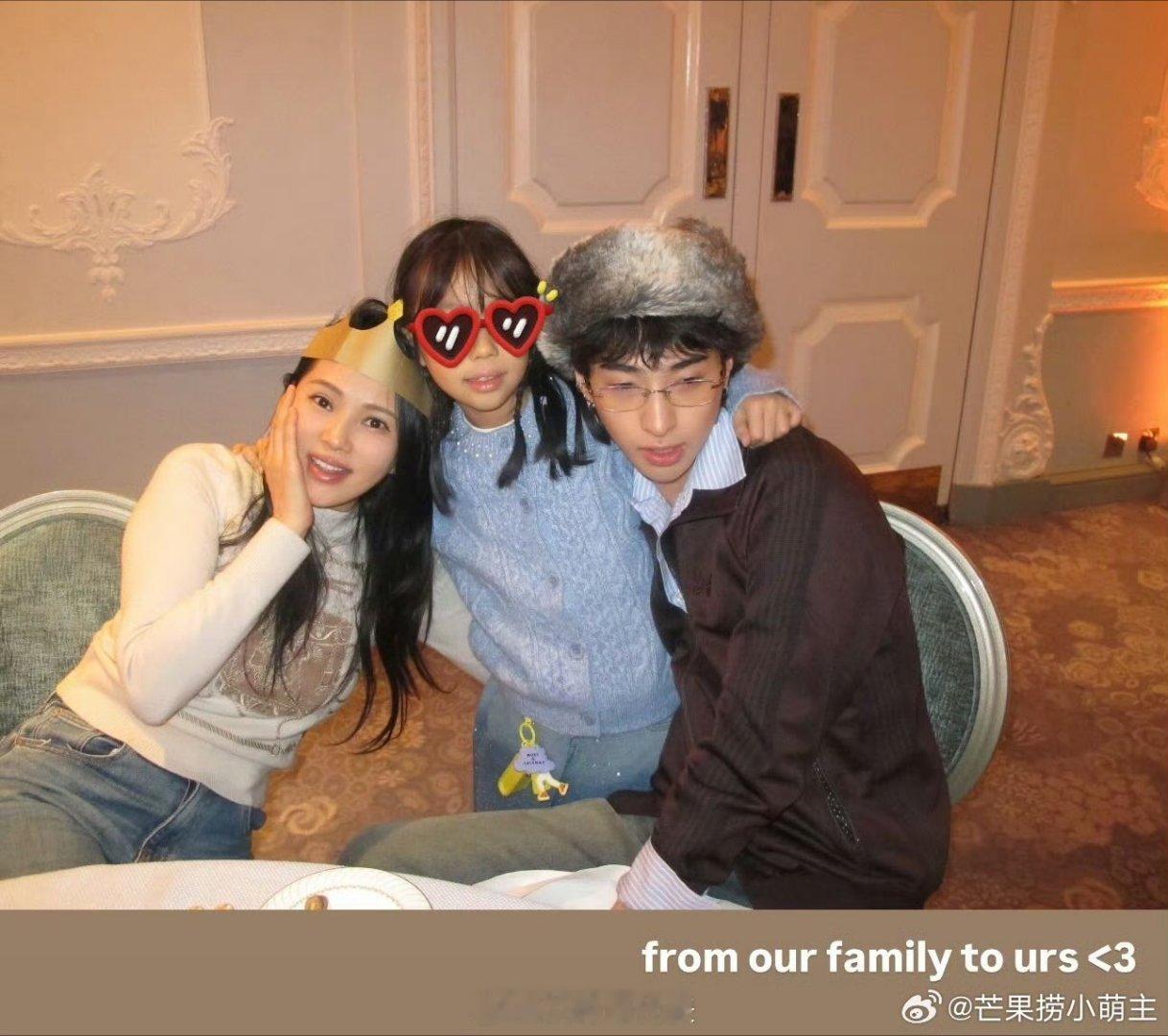 伊能静带家人英国过圣诞  伊能静与婆婆圣诞共舞  好有爱！ 