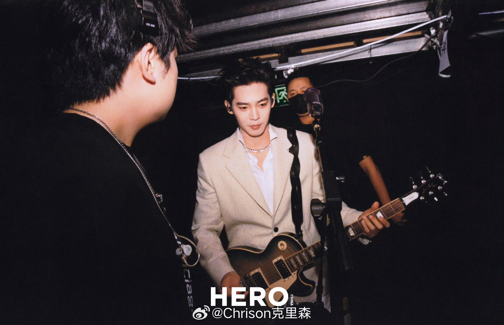 于适yosh 于适┊登上HERO中文版八月刊封面，一身白色西装，型男登场~HER