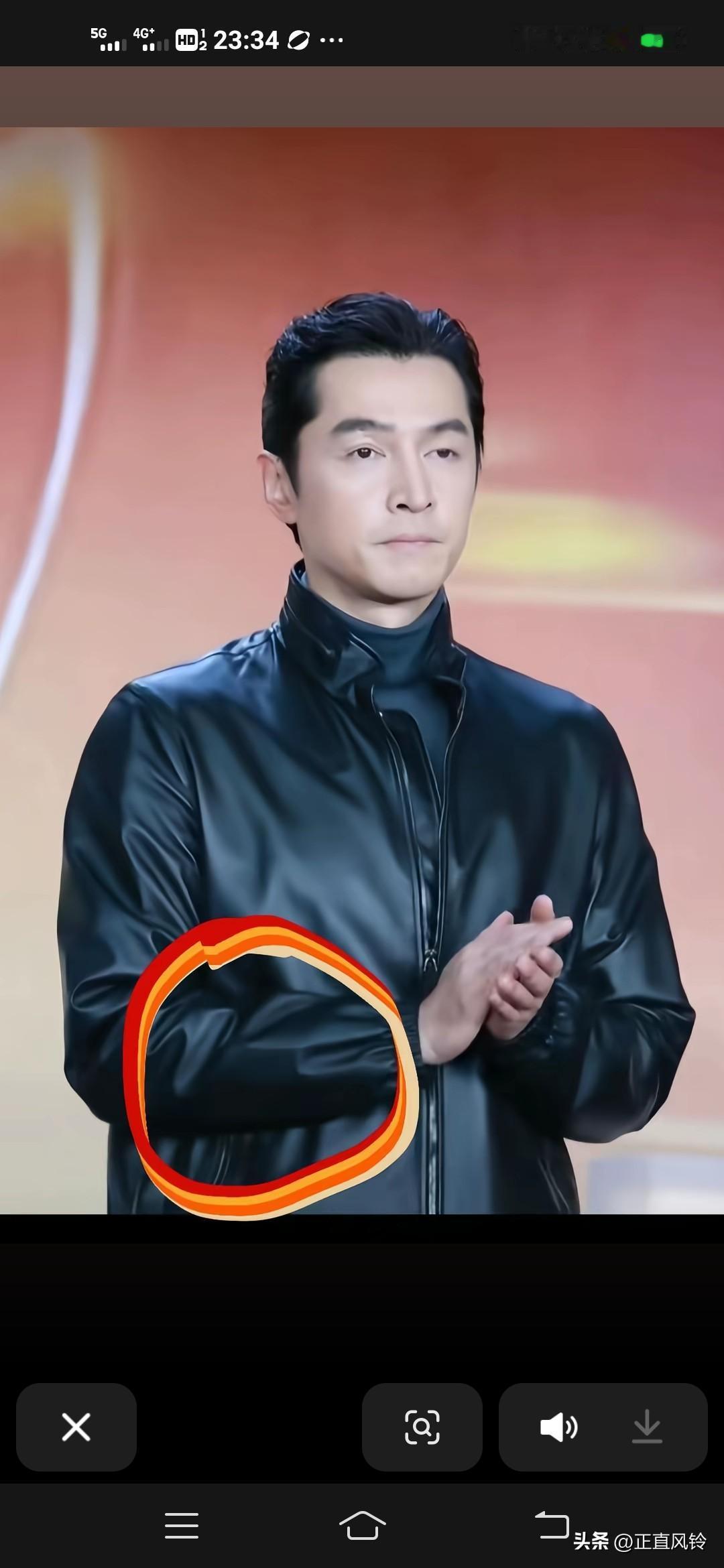 他为什么最近这段时间不开心?
 一直都是长衣服，别人都短袖，胡歌以前也是多阳光的