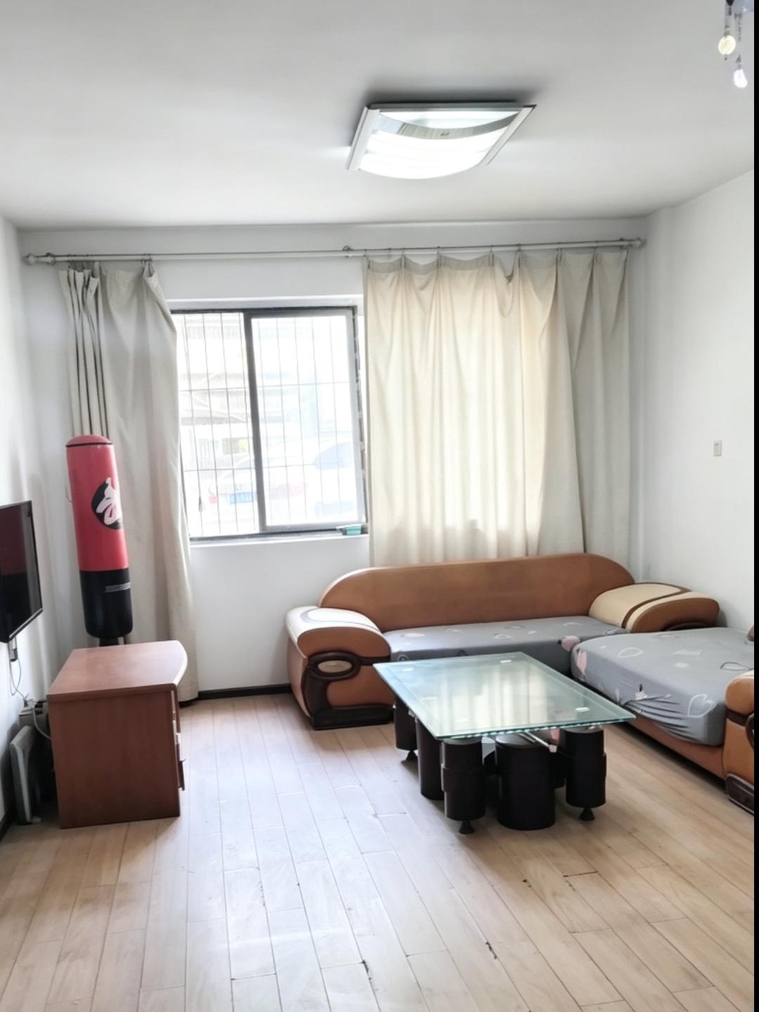 有房出租，无中介费，十堰红卫王湾加油站附近，两室两厅一卫，中等装修，家电齐全，月