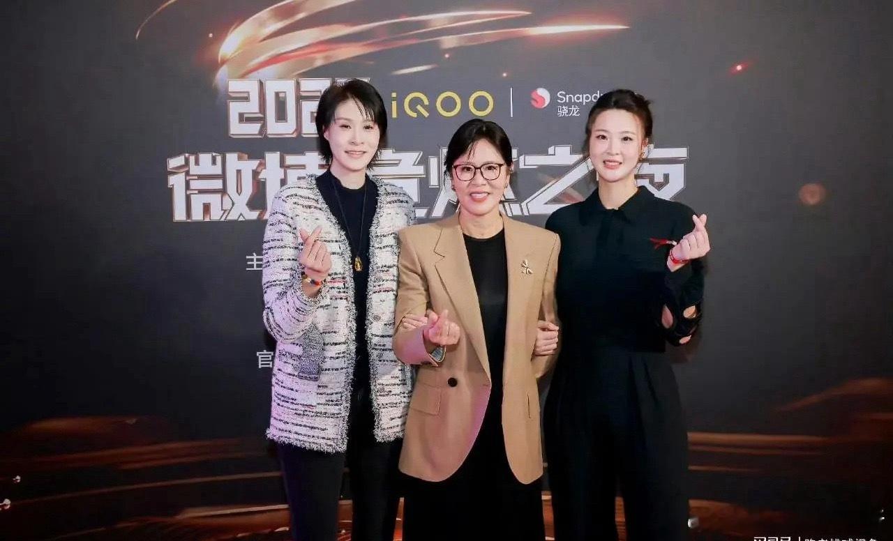 赵蕊蕊晒照！三代奥运冠军相聚，郎平打扮干练，惠若琪成熟 中国女排历史上一共拿到过