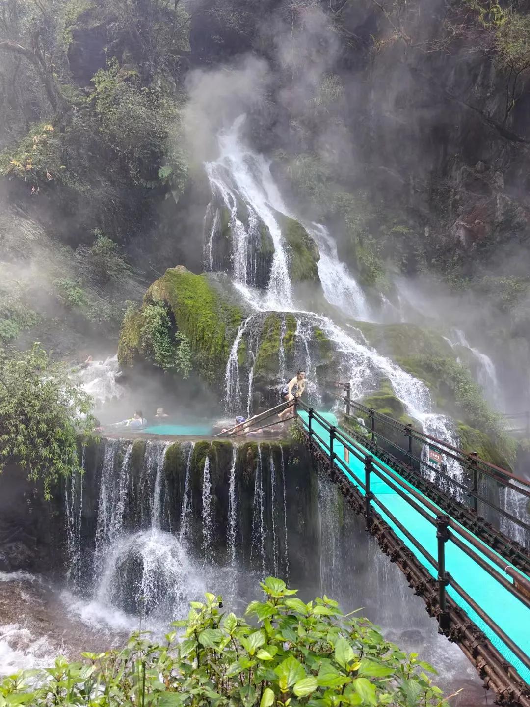 骊山旅友快乐行：
  骊山驴友会全景云南大环线第一站，
大凉山螺髻山 99 里瀑