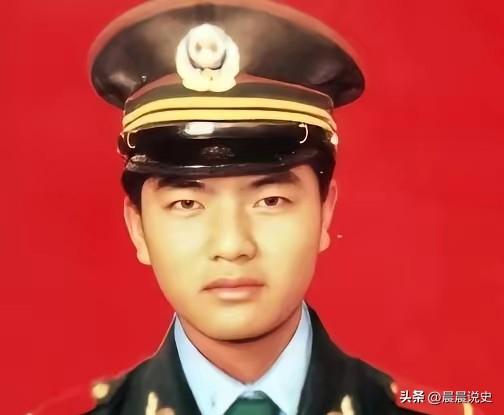 铁血武警梅开春：孤身斗四凶壮烈牺牲，22岁生命铸忠诚警魂
 
1992年10月，