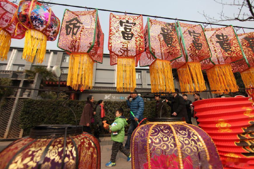 牛东村正月初九送灯古会的来历

西安高新区（原户县）秦渡街道牛东村正月初九送灯古