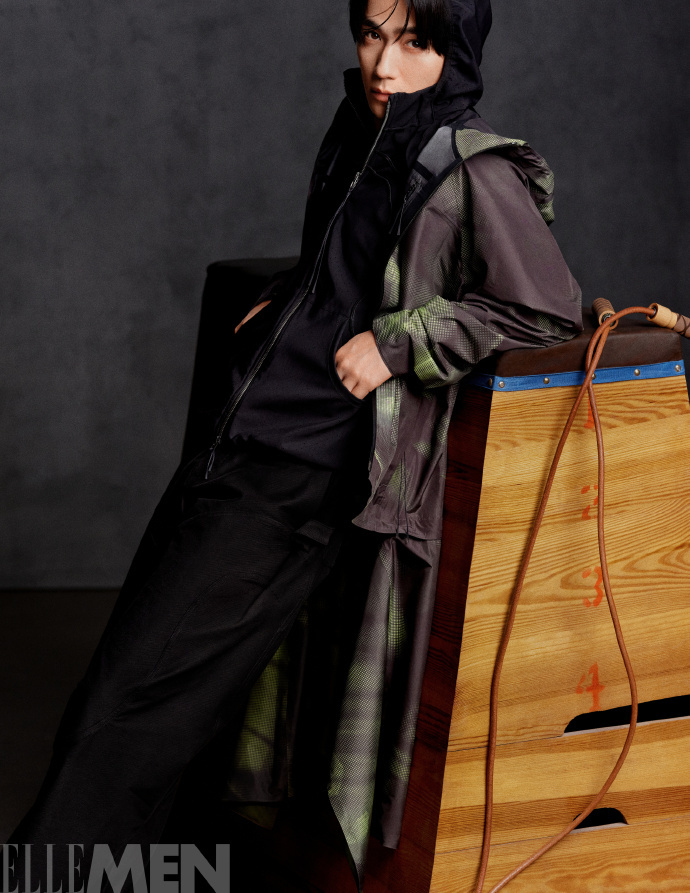 朱一龙三登《ELLEMEN 睿士》三月刊封面，恰逢杂志创刊十五周年，温柔又有力量