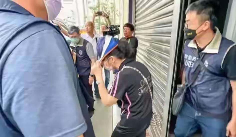 不得了，蓝营13名要员遭台检调抓捕？12月17日，台媒披露，被台独绿营操控的台检